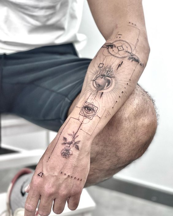 Imagem de antebraço tatuado.